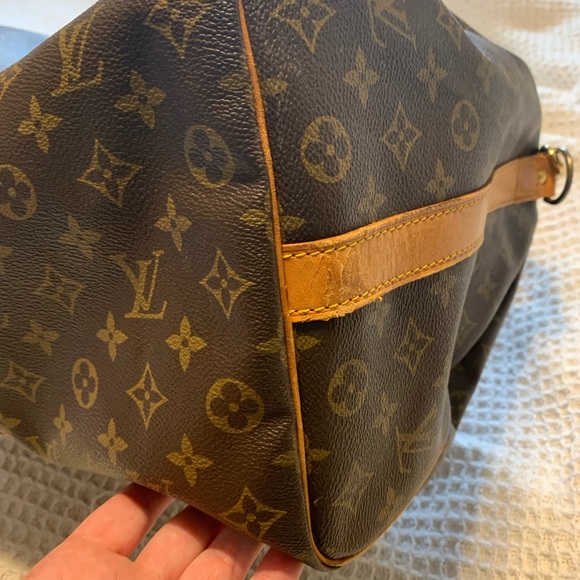 Authentic Louis Vuitton Keepall 50 Bandouliere - Picture 9 of 16